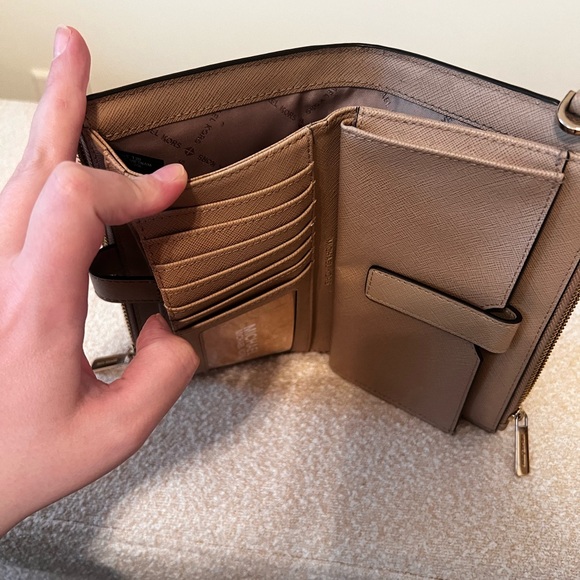 Michael Kors Wallet - Picture 7 of 8